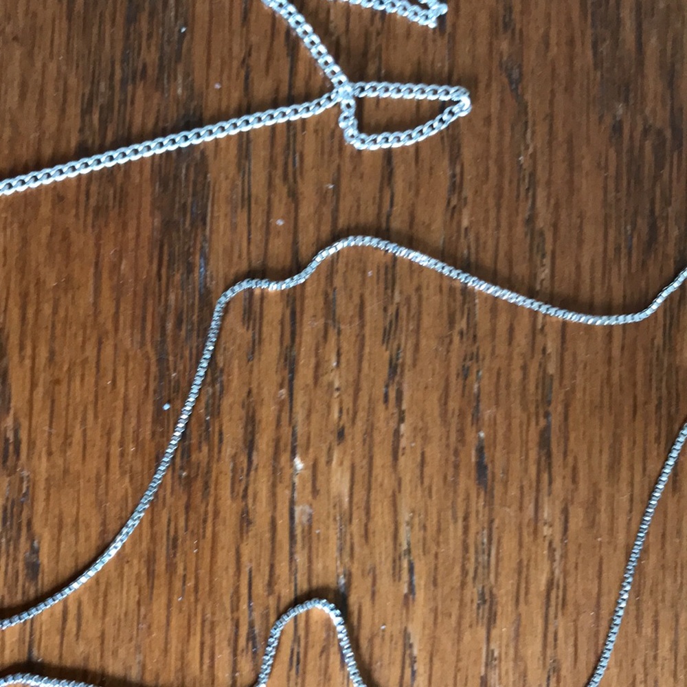 Assorted chains, earrings and ring - Picture 8 of 11